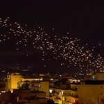 Χιλιάδες φαναράκια με ευχές γέμισαν τον ουρανό του Βόλου