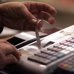 Τα «ψιλά γράμματα» στις εξαγγελίες Τσίπρα για τον ΦΠΑ: Αυξήσεις αντί για μειώσεις στην άγονη γραμμή!   