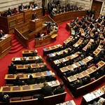 Υπερψηφίσθηκε από όλα τα κόμματα η αναστολή αύξησης ΦΠΑ σ