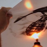 Καλλιτέχνης ζωγραφίζει με τη φωτιά