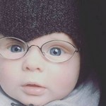 VIRAL:Μωρό φορά γυαλιά και βλέπει για ΠΡΩΤΗ ΦΟΡΑ καθαρά