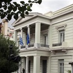 ΑΠΟΣΤΟΜΩΤΙΚΗ απάντηση του ελληνικού ΥΠΕΞ σε Τσαβούσογλου για τα βέλη σε Παυλόπουλο