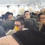 ΠΑΝΙΚΟΣ στον ΑΕΡΑ! Επιβάτες αεροπλάνου άρχισαν να προσεύχονται όταν έπεσαν οι μάσκες οξυγόνου