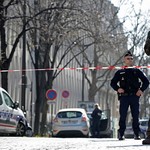 Νέος ΣΥΝΑΓΕΡΜΟΣ στο Παρίσι! Πυροβόλησαν αστυνομικό