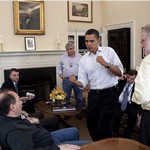 Με πόζα μποξέρ ο Ομπάμα πανηγυρίζει την βαριά ήττα του Τραμπ/ Pete Souza, Instagram