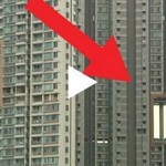 ΓΙΑΤΙ οι ουρανοξύστες στην Κίνα έχουν μια τρύπα στη μέση;
