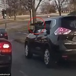 Σοκαριστικό: Γάζωσαν μητέρα με τα παιδιά της μέσα στο αυτοκίνητο! 