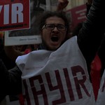 Δημοψήφισμα Τουρκία:Χτυπάνε κατσαρόλες και διαμαρτύρονται  για την επικράτηση Ερντογάν!