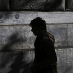 «Μισή δουλειά, μισός μισθός»: Αφημένος στην τύχη του ο ιδιωτικός τομέας στην Ελλάδα