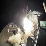 H στιγμή που εκτοξεύονται πύραλοι Τόμαχοκ στη Συρία από αεροπλανοφόρο των ΗΠΑ