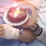Το συγκινητικό μήνυμα και η τούρτα έκπληξη Έλληνα τραγουδιστή στον πατέρα του που είναι στο νοσοκομείο