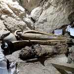 Σπουδαία αρχαιολογική ανακάλυψη στην Αίγυπτο! Στο φως 6 μούμιες, 1.000  αγαλματίδια και ξύλινες σαρκοφάγοι