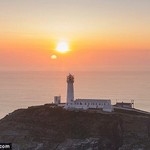 ΣΠΑΝΙΟ φαινόμενο: Διπλό ηλιοβασίλεμα στην Ουαλία θυμίζει σκηνή απο το «Star Wars»