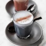 ΑΥΤΟΣ είναι ο ΜΑΥΡΟΣ καφές που κάνει θραύση στο Instagram