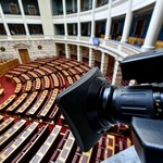Στη Βουλή η σύγκρουση για τη συμφωνία στο Eurogroup-Διαψεύδει σενάρια ανασχηματισμού η κυβέρνηση
