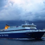 Πρόσκρουση του «Blue Star Naxos» στο λιμάνι της Σύρου