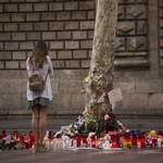 Eπίθεση στη Βαρκελώνη: Στους 15 οι νεκροί- Οπλισμένος και επικίνδυνος ο οδηγός του βαν που διαφεύγει (νέες φώτο του δράστη)