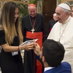 Βουλευτής έκανε γονυπετής πρόταση γάμου, ενώπιον του Πάπα