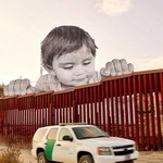 Ένα αγοράκι στα σύνορα ΗΠΑ-Μεξικού συγκινεί τον πλανήτη