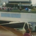Το νερό κάλυψε λεωφορείο στη Μάνδρα - Κινδύνεψαν 12 άτομα
