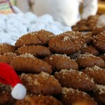 Μελομακάρονα και κουραμπιέδες:Το γλυκό δίλημμα των εορτών