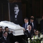 Χιλιάδες κόσμου στην κηδεία του Τζόνι Χαλιντέι