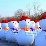 Γλύπτες δημιούργησαν 2.018 χιονανθρώπους