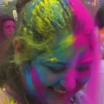 «Έκρηξη» χρωμάτων σε φεστιβάλ 