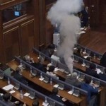 Το "πολεμικό" σκηνικό στη Βουλή ξεκίνησε με το δακρυγόνο 