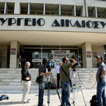 Βουλευτές ΣΥΡΙΖΑ κατά Υπουργείου Δικαιοσύνης για απεργό 