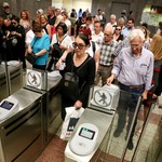 Μετ’ εμποδίων το κλείσιμο των μπαρών στο Μετρό