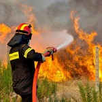 Έσβησε η πυρκαγιά που απείλησε αποθήκες καυσίμων της ΠΑ 