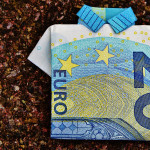Χαρτονομισμα ευρώ διπλωμένο