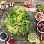 Φρούτα και λαχανικά στο τραπέζι