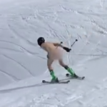 γυμνός κάνει σκι