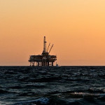 Εξέδρα πετρελαίου σε θάλασσα