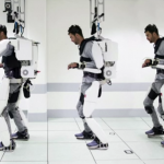παράλυτος περπατά ξανά με Ρομποτικό Εξωσκελετό