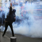 Μεγάλες διαδηλώσεις στη Γαλλία για το συνταξιοδοτικό