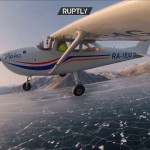 Προσγείωση αεροσκάφους στην παγωμένη λίμνη Βαϊκάλη