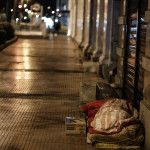 Άστεγος σε δρόμο της Αθήνας