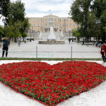Καρδιά από λουλούδια στο Σύνταγμα/ eurokinissi