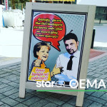 Μέρκελ και Χαρδαλιάς σε αφίσα ζαχαροπλαστείου στα Γιαννιτσά