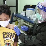 παιδάκι κάνει εμβόλιο