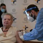 η 95χρονη που έκανε πρώτη το εμβόλιο