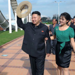 o Κιμ Γιονγκ Ουν με τη σύζυγό του  το 2012/ apimages