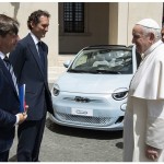 Πάπας Φραγκίσκος ηλεκτρικό Fiat 500