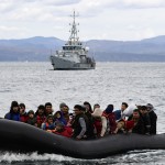 πρόσφυγες σε βάρκα/ apimages
