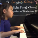τρίχρονη πιανίστρια