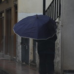 άνθρωπος με ομπρέλα
