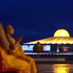 Ταϊλάνδη: Βουδιστικά Σύμβολα Από Χιλιάδες Φώτα LED